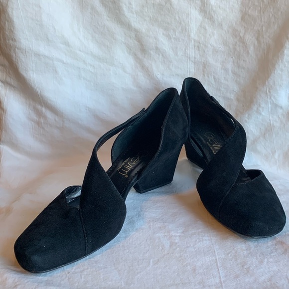 low heel suede shoes